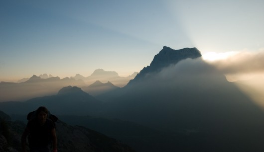 Monte Pelmo bei Sonnenaufgang (von Monte Civetta aus)