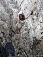 Berni beim Aufstieg über den Degli Alleghesi Klettersteig